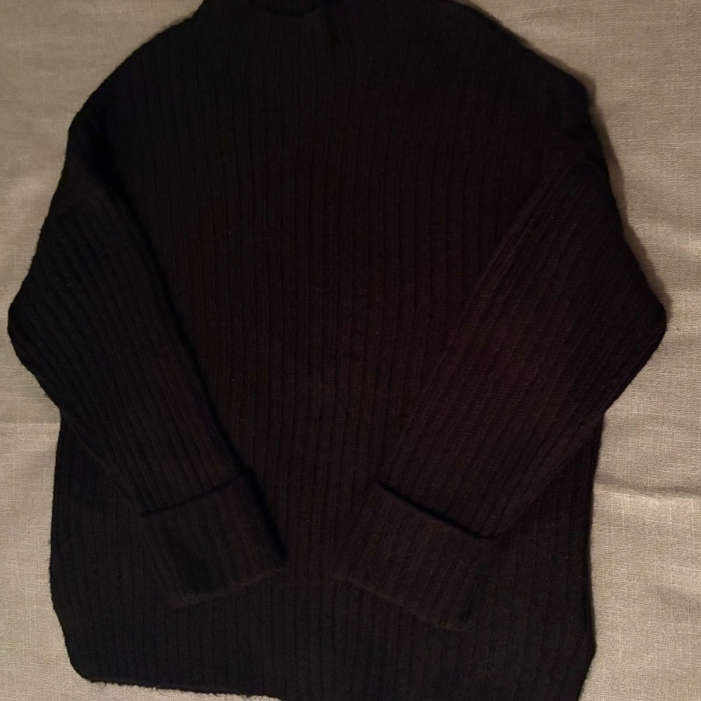Old Navy XL Black Ribbed Sweater unisex